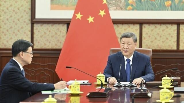 ཞི་ཅིན་ཕིང་གིས་ལི་ཅ་ཁྲའོ་ཡི་འགན་སྒྲུབ་སྙན་ཞུར་གསན།