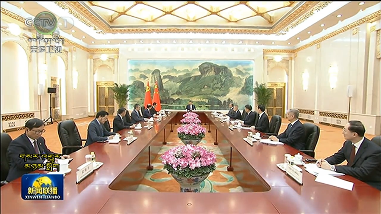 ཞི་ཅིན་ཕིང་གིས་ཝེ་ཐེ་ནམ་གུང་ཁྲན་ཏང་ཀྲུང་དབྱང་གི་སྤྱི་ཁྱབ་ཧྲུའུ་ཅིའི་དམིགས་བསལ་ཕོ་ཉ་ལ་མཇལ་འཕྲད་གནང་།