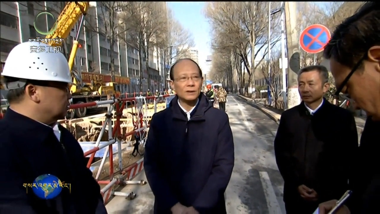 ཝུའུ་ཞའོ་ཅུན་གྱིས་ཟི་ལིང་གྲོང་ཁྱེར་དུ་བྱ་བར་རྟོག་ཞིབ་དང་མཛུབ་སྟོན་བྱེད་སྐབས་སྲིད་འབྲས་ལྟ་བ་དག་ལ་བརྟེན་ནས་མང་ཚོགས་ཀྱི་ཁ་ཚ་དགོས་གཏུགས་ཀྱི་གནད་དོན་སེལ་བ་དང་དཔལ་འབྱོར་གྱི་སྤུས་ཚད་མཐོ་བའི་འཕེལ་རྒྱས་ལ་སྐུལ་འདེད་གཏོང་དགོས་པ་བསྟན།