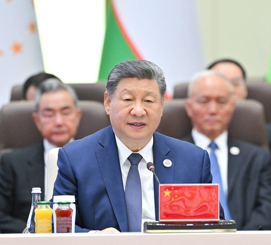 ཞི་ཅིན་ཕིང“ཧྲང་ཧའེ་མཉམ་ལས་རྩ་འཛུགས་དང་མཉམ་འབྲེལ”གྱི་གྲོས་ཚོགས་ལ་ཞུགས་པ་མ་ཟད་གསུང་བཤད་གལ་ཆེན་གནང་།