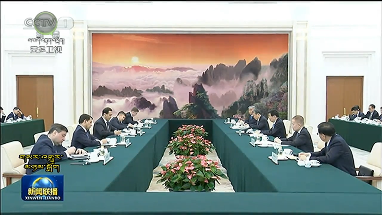 ཝང་ཧུའུ་ཉིང་གིས་ཨུ་ཟ་བྷེ་ཁི་སི་ཐན་གྱི་སྲིད་འཛིན་གྱི་འཐབ་ཇུས་འཕེལ་རྒྱས་བློ་འདོན་པར་མཇལ་འཕྲད་གནང་།